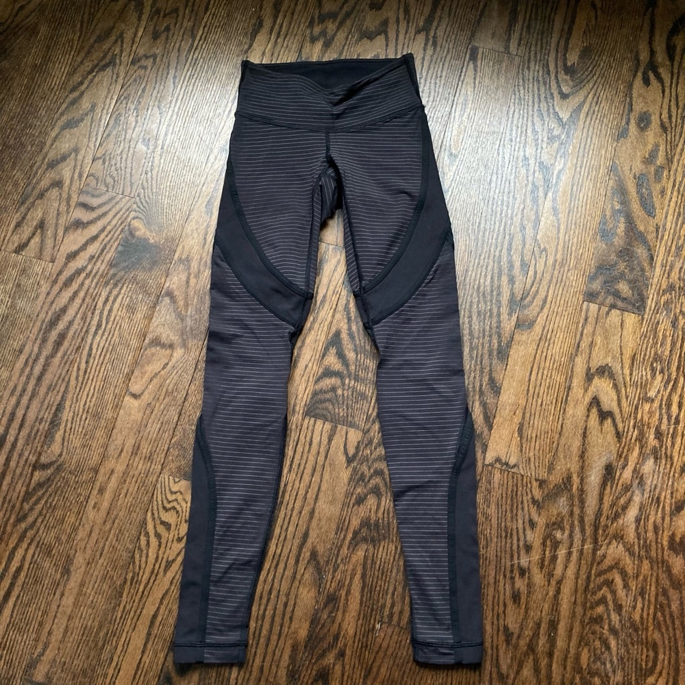 Women's Lululemon Leggings striped , Size 2, Dark Gray